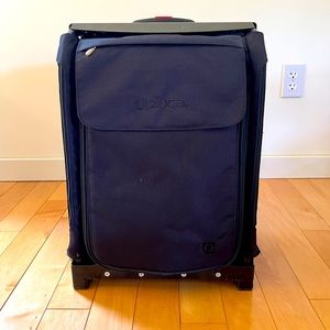Zuca Flyer Travel Bag in Black